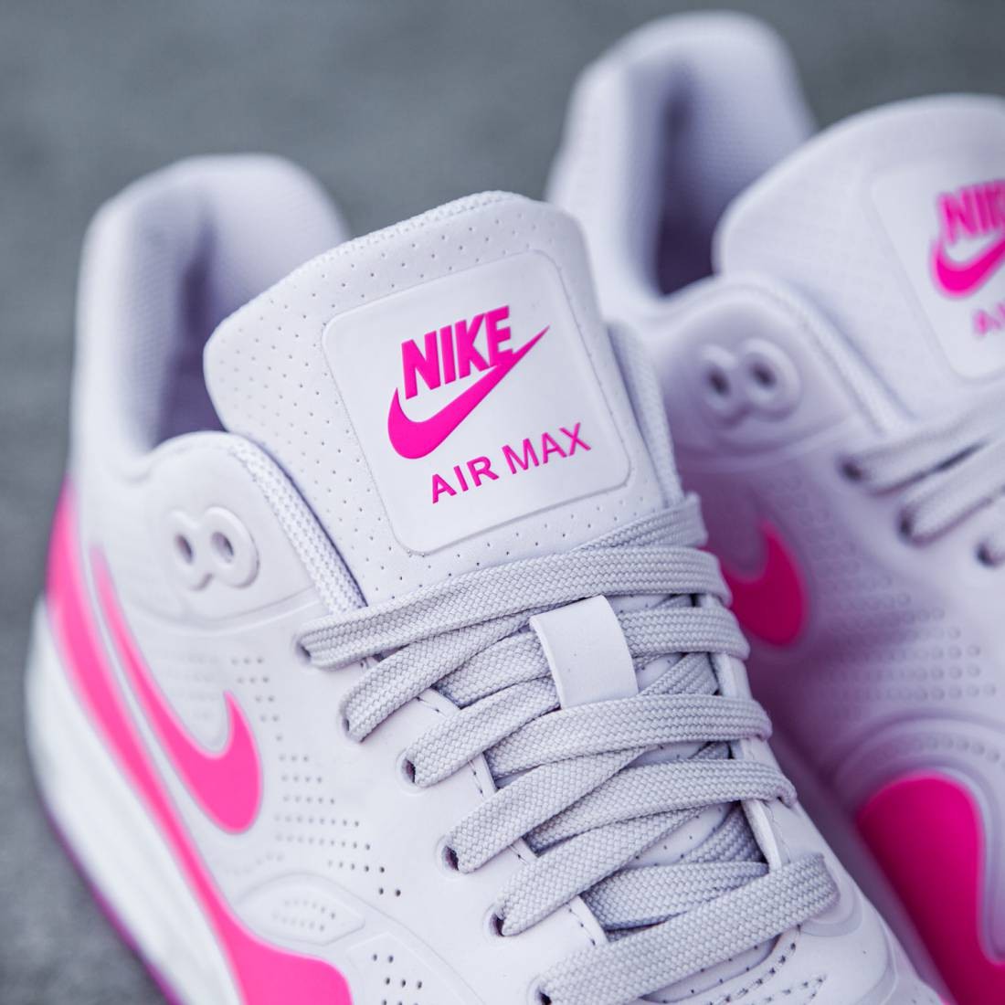 white air max with pink