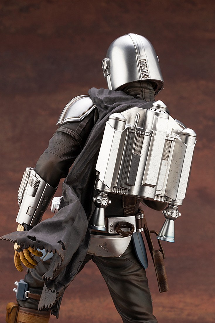 the mandalorian statue by kotobukiya