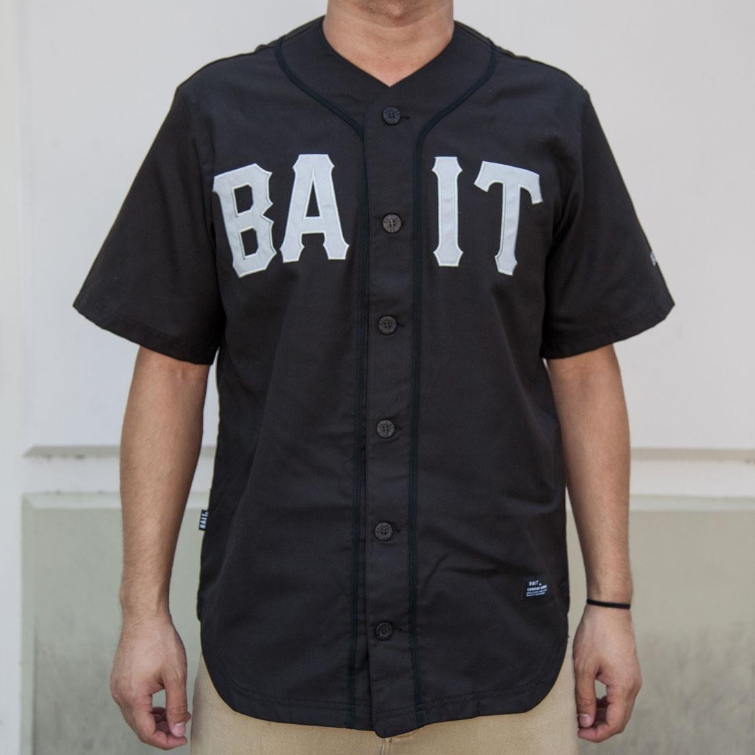 grey and black baseball jersey