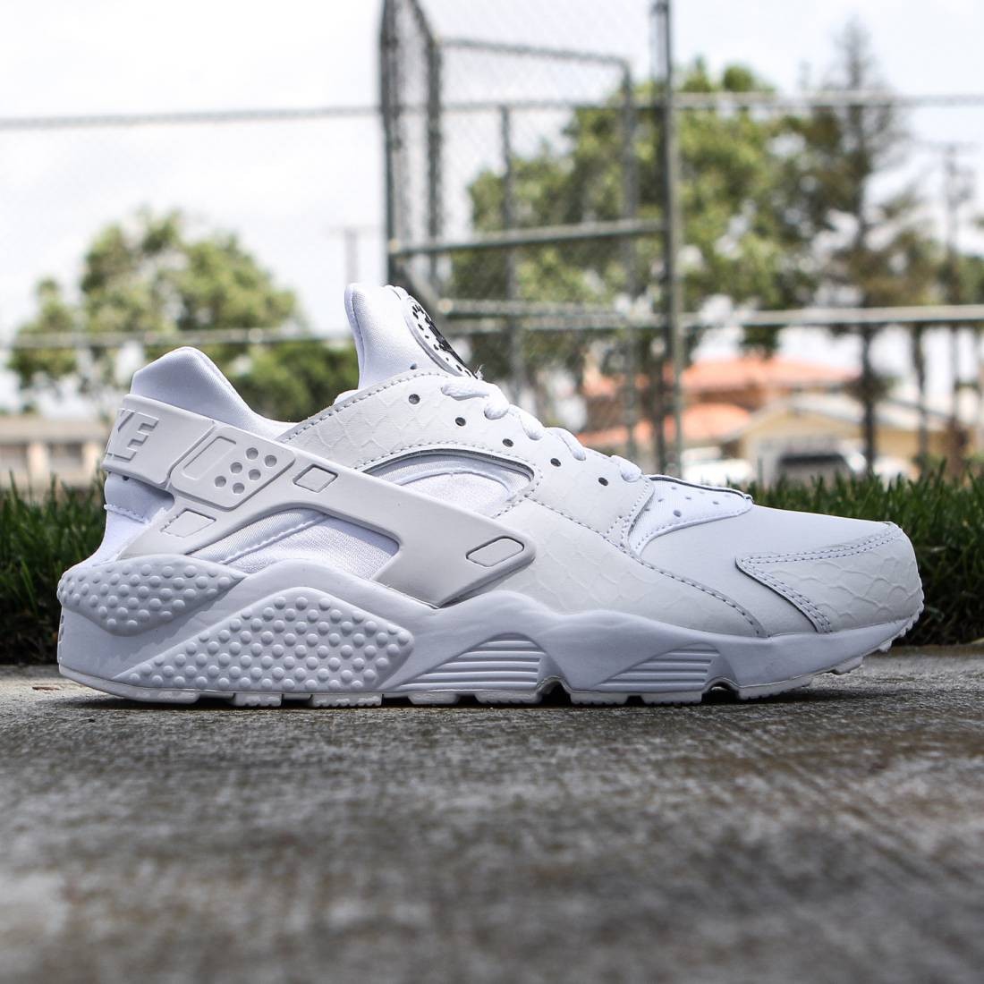 huaraches nike men's white