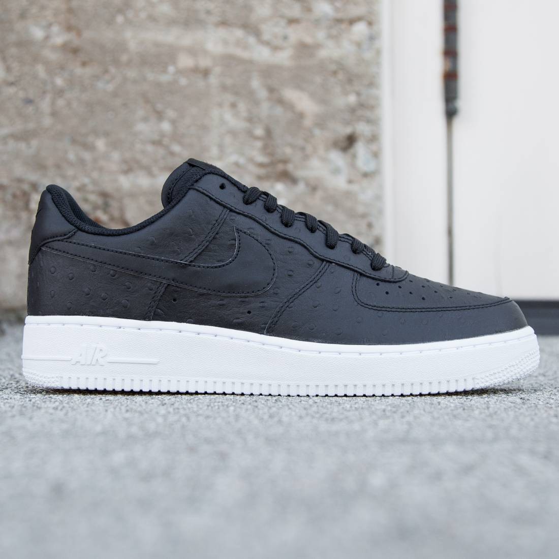 nike air force black and white mens