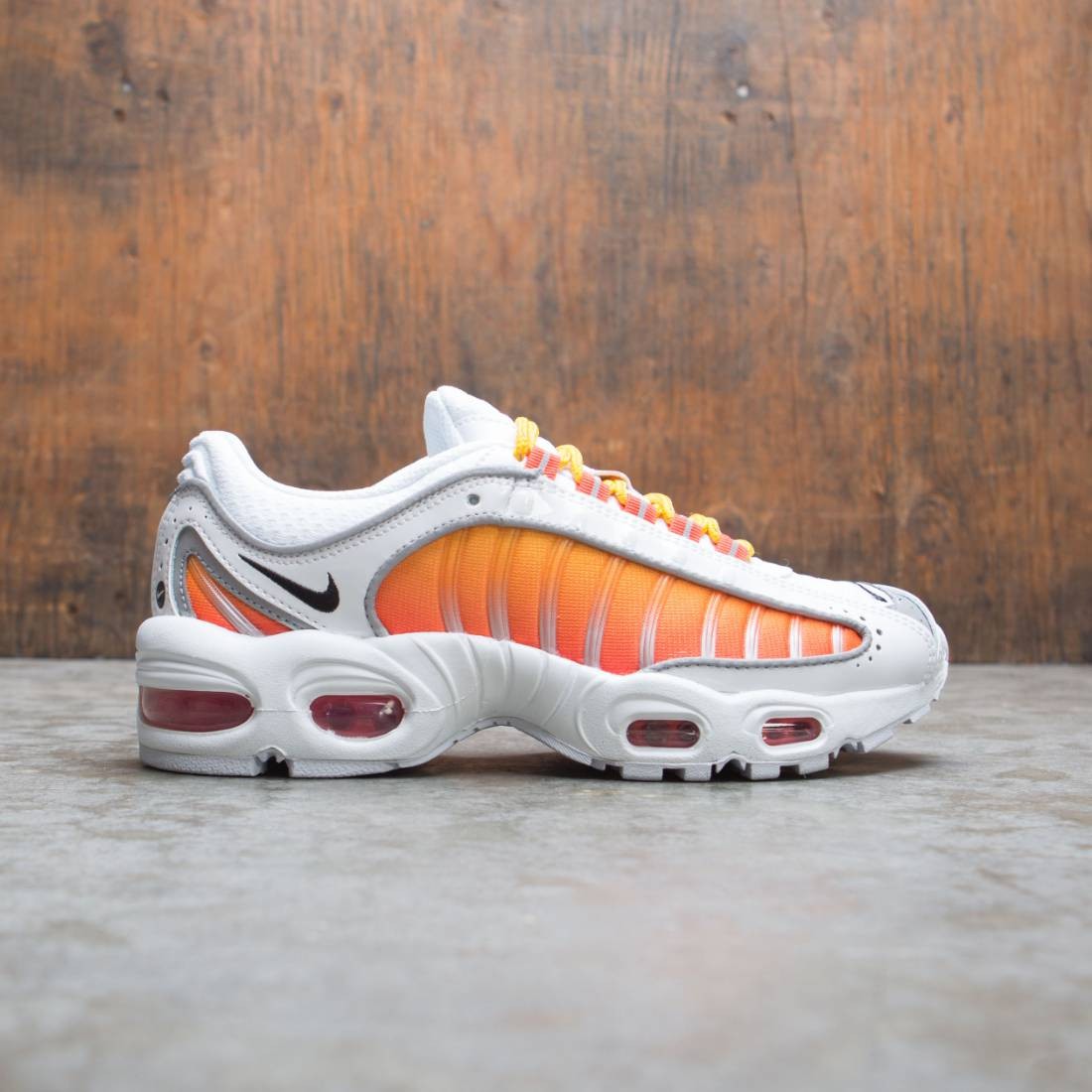 air max tailwind gold