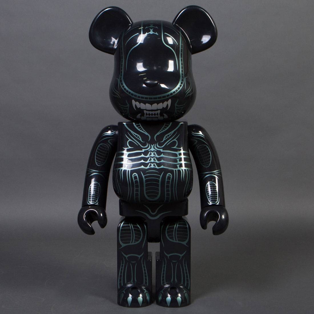 Medicom Aliens Warrior Alien 1000% Bearbrick Figure (black)