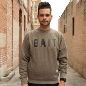 BAIT Invisible Pockets Fitted Crewneck (green / olive)