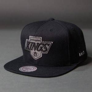 BAIT x NHL x Mitchell And Ness Los Angeles Kings Classic Chevron Snapback Cap (black / gray)