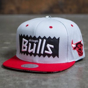 BAIT x NBA x Mitchell And Ness Chicago Bulls STA3 Wool Snapback Cap (silver / red)