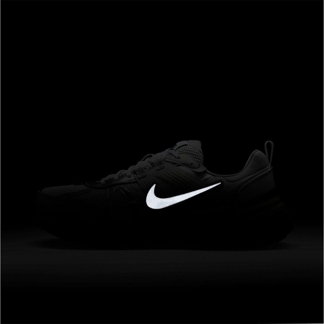 nike men v2k run summit white metallic silver