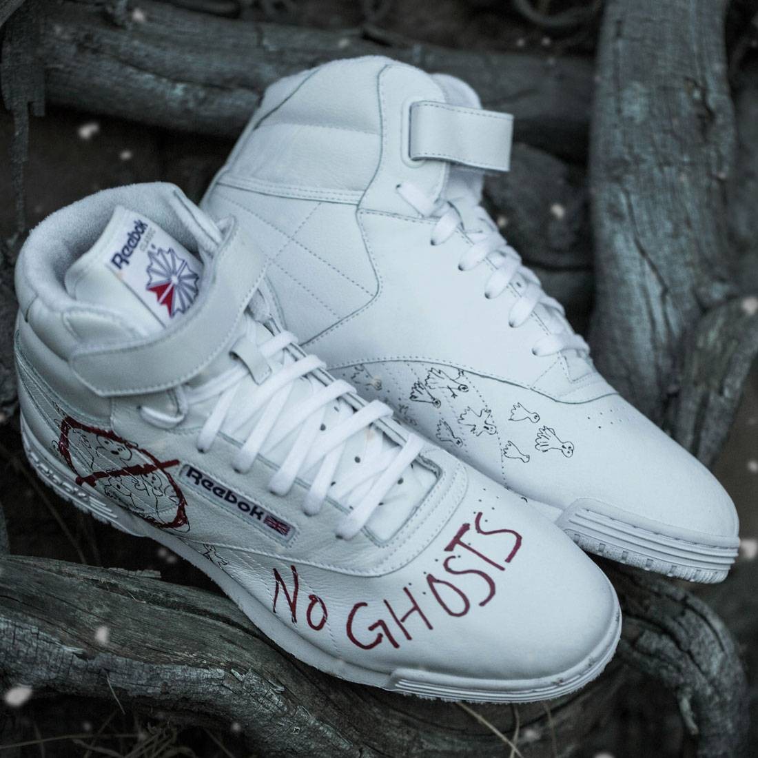 Reebok exofit hi stranger things top