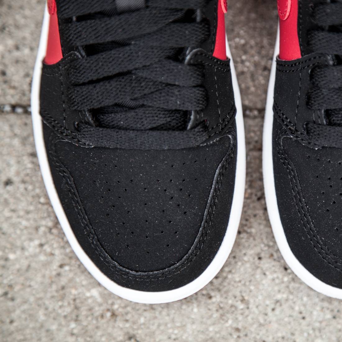 Jordan 1 retro deals high bp