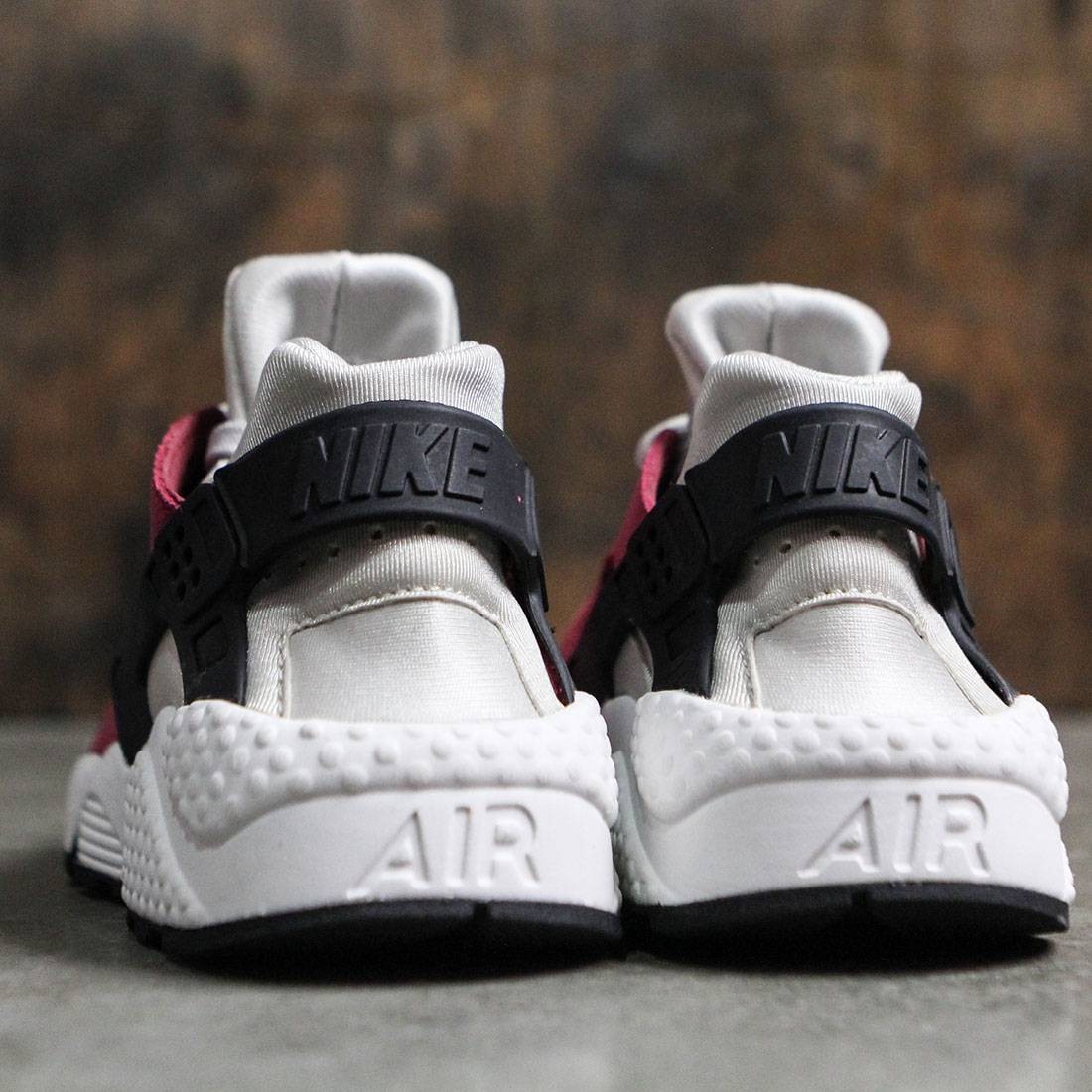 Right view of Women's Nike Air Huarache Running Shoes in Light