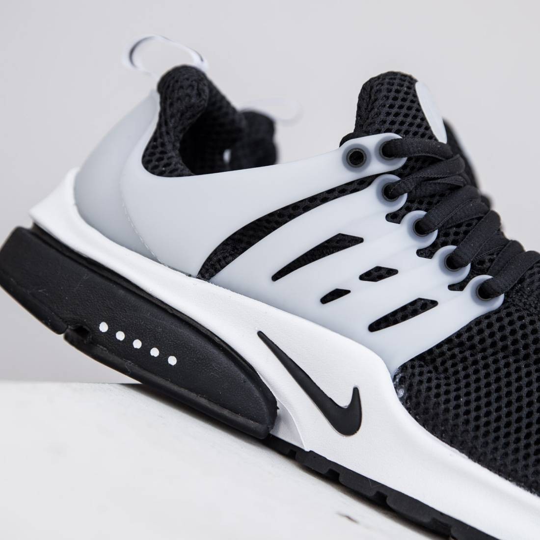 Nike Men Air Presto (black / white / neutral grey / black)