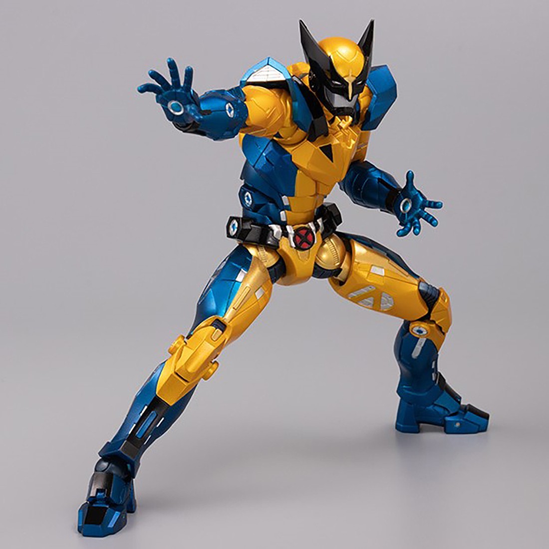 sentinel fighting armor wolverine