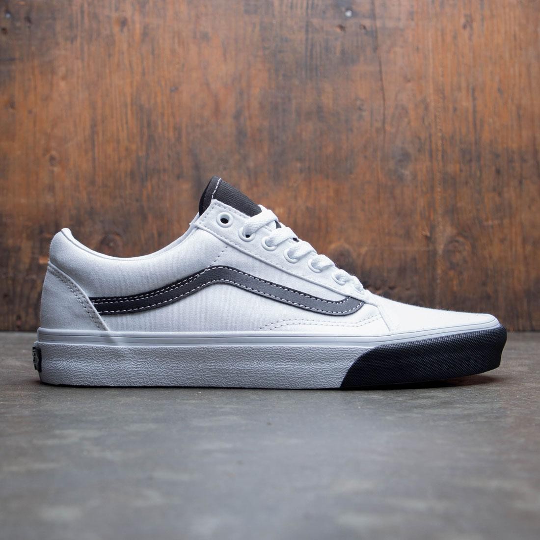 Vans Men's Old Skool Sneaker - Black/White