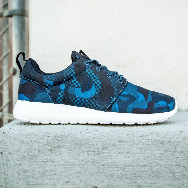 Nike roshe blue camo 2025