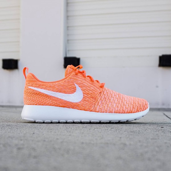 Nike Women s Rosherun Flyknit Running Shoes 6.5 B M US