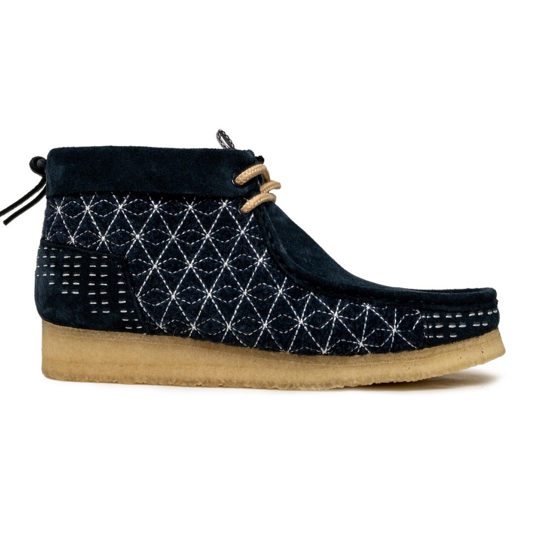 Clarks Men Wallabee Boot (navy / navy shashiko)