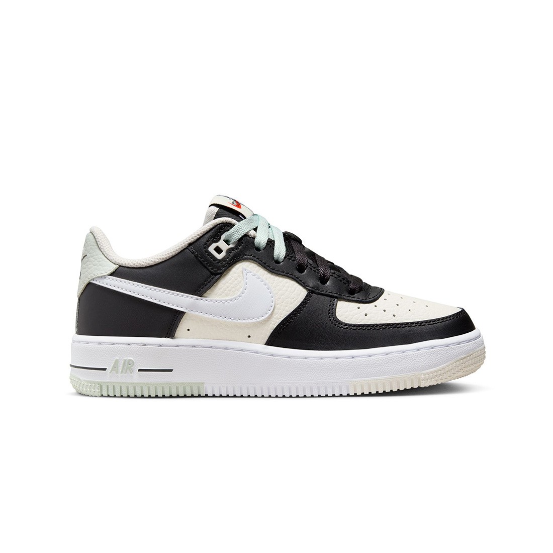 Nike Big Kids Force 1 Lv8 2 (black / light silver-phantom-white)