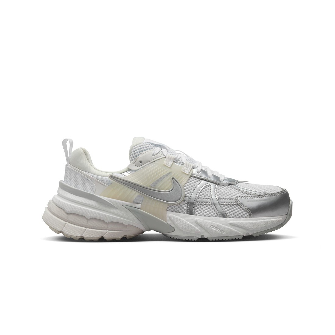 Nike Women V2K Run (white / metallic silver-platinum tint)