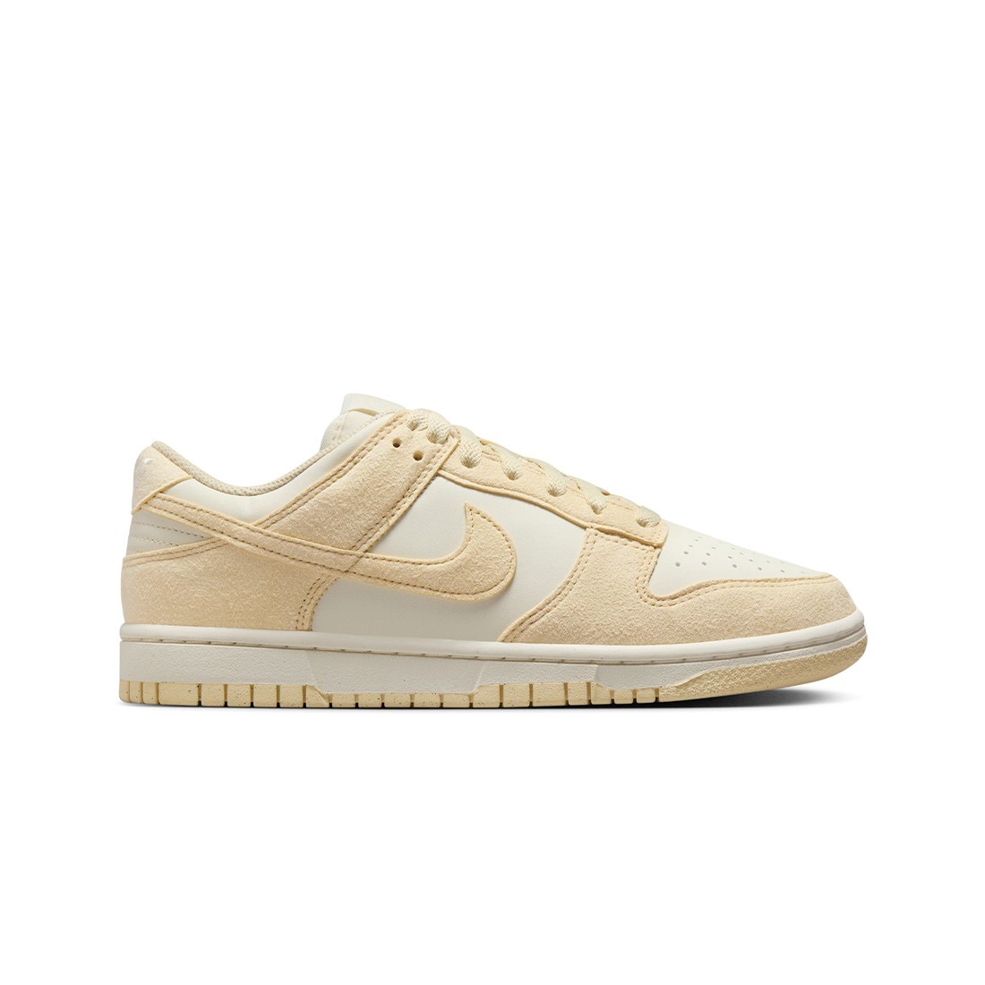 Nike Women Dunk Low (soft pearl / beach-pale ivory-white)