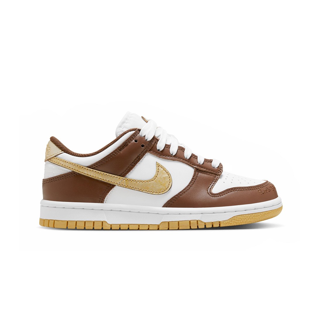 nike big kids dunk low gs white metallic gold white cacao wow