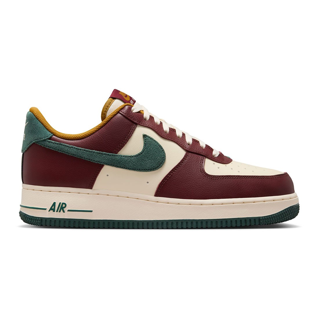Nike Men Air Force 1 '07 Lv8 (coconut milk / vintage green-dark team red)