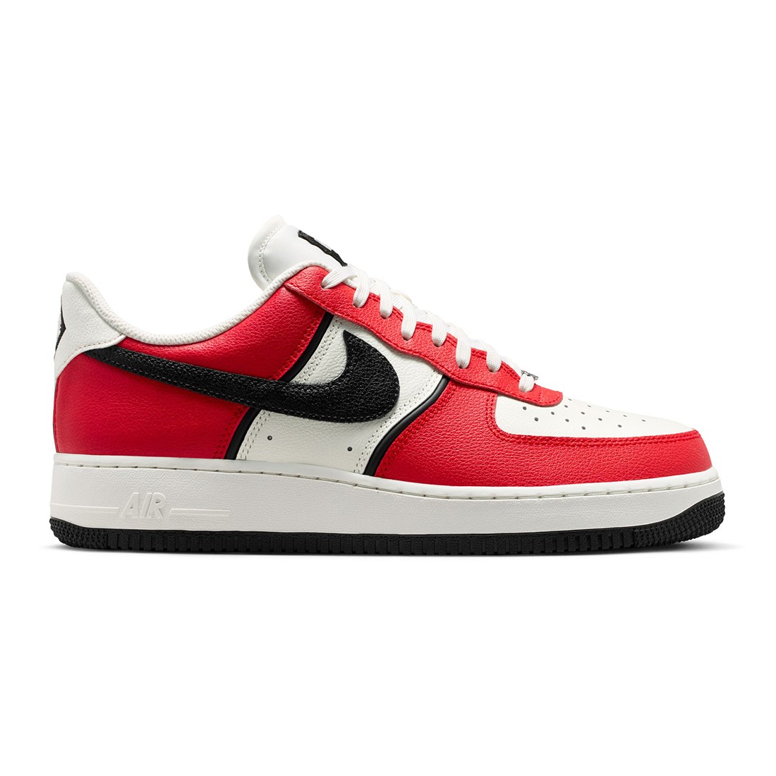 Nike Men Air Force 1 '07 Lv8 (university red / black-sail)