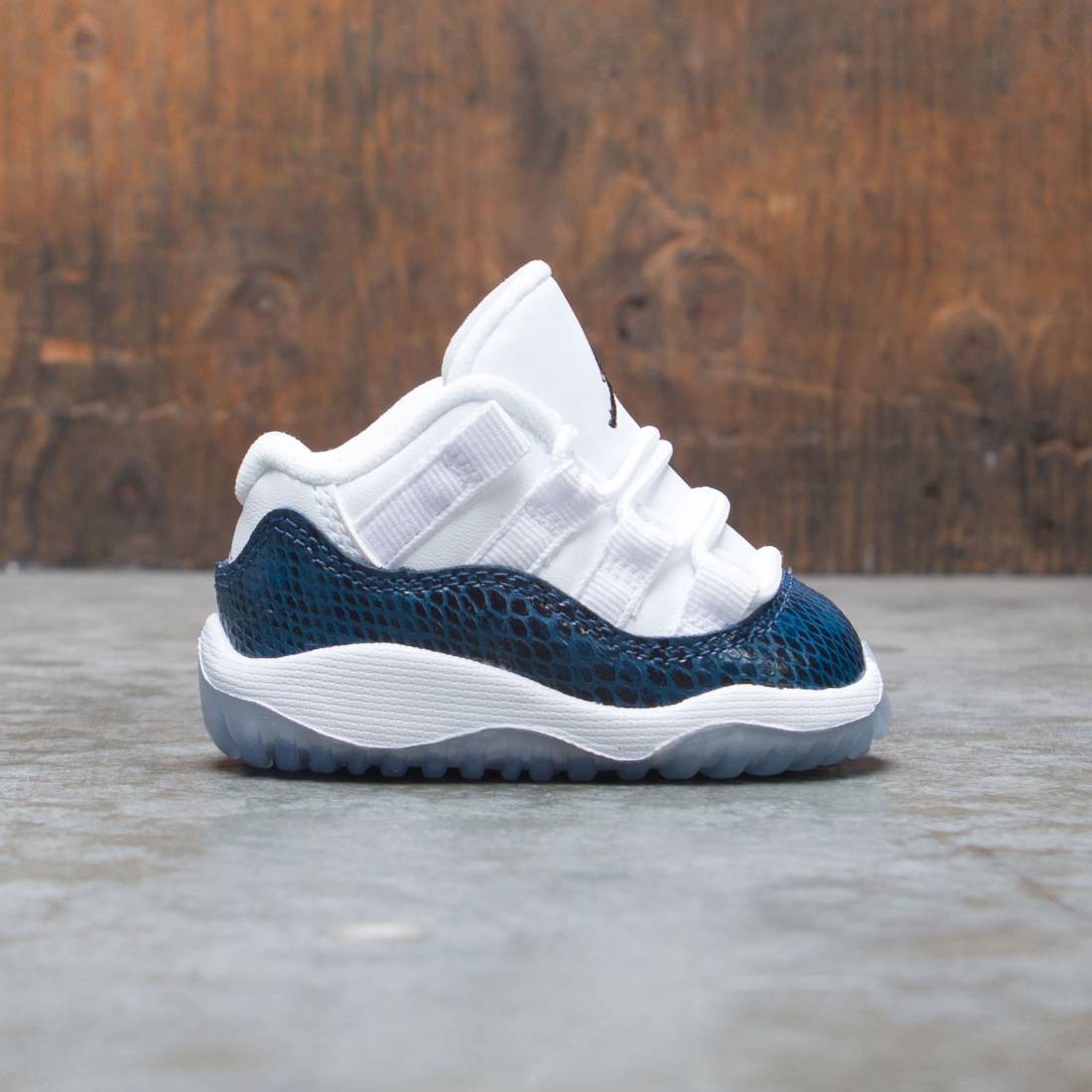 Jordan 11 low outlet toddler