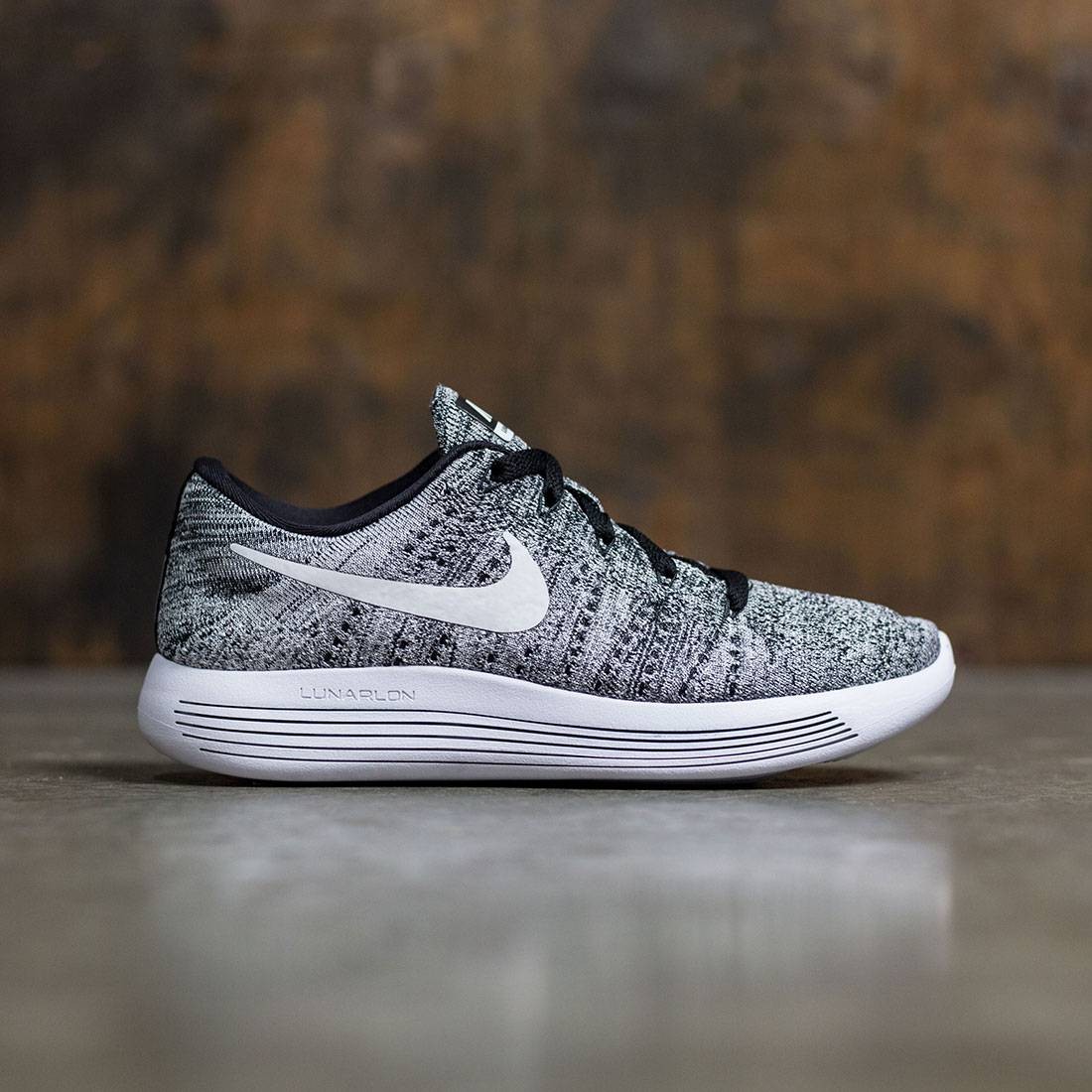 Nike flyknit best sale black womens