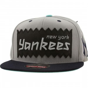 BAIT x MLB x American Needle New York Yankees Retro Snapback Cap (silver / navy)
