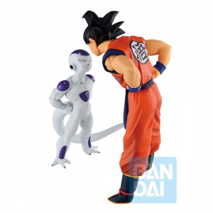 PREORDER - Bandai Ichibansho Dragon Ball Z Ball Battle on Planet Namek Son Goku & Frieza Figure (orange)