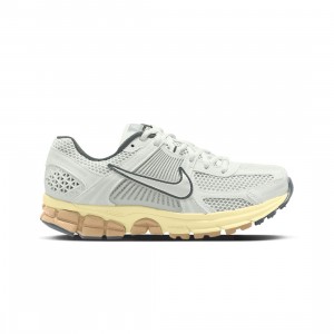 Nike Women Zoom Vomero 5 (summit white / summit white-pure platinum)