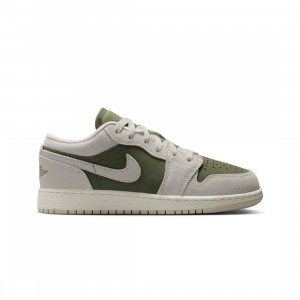 AIR JORDAN 1 LOW SE Big Kids (GS) (medium olive / lt orewood brn-sail)