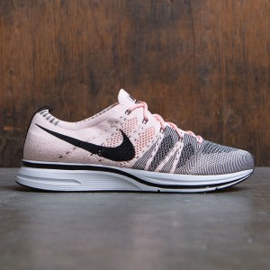 nike Irving Men Flyknit Trainer (sunset tint / black-white)