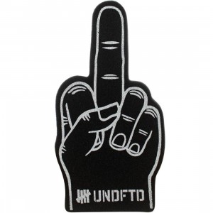 Undefeated Play Dirty Foam Hand (black)